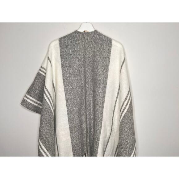 Soft Surroundings One Size Grey & White Striped Fringe Kimono - Picture 8 of 9